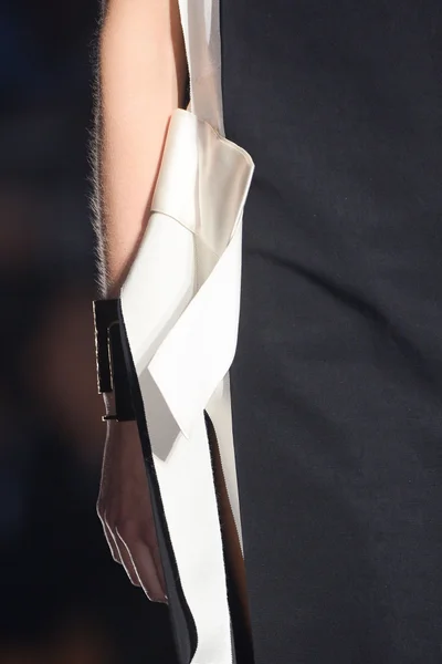 Look 16